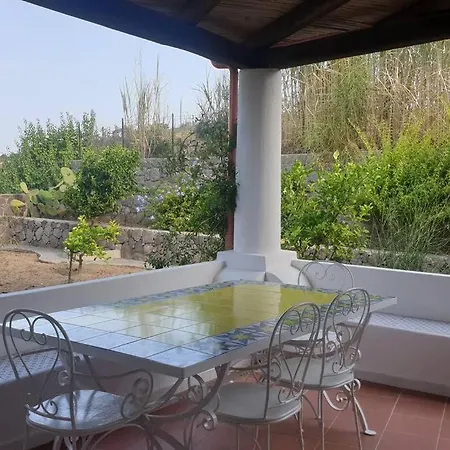 דירה With Garden In Pianoconte -lipari ליפארי