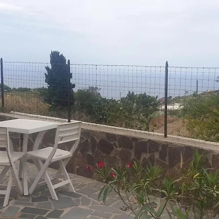 With Garden In Pianoconte -lipari דירה
